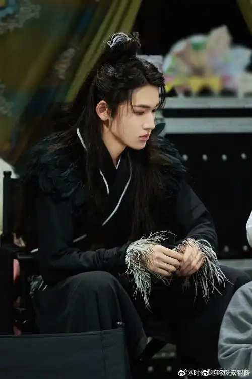 宋亚轩黑白古装造型