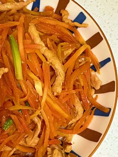 2022年5月9日胡萝卜09炒肉丝