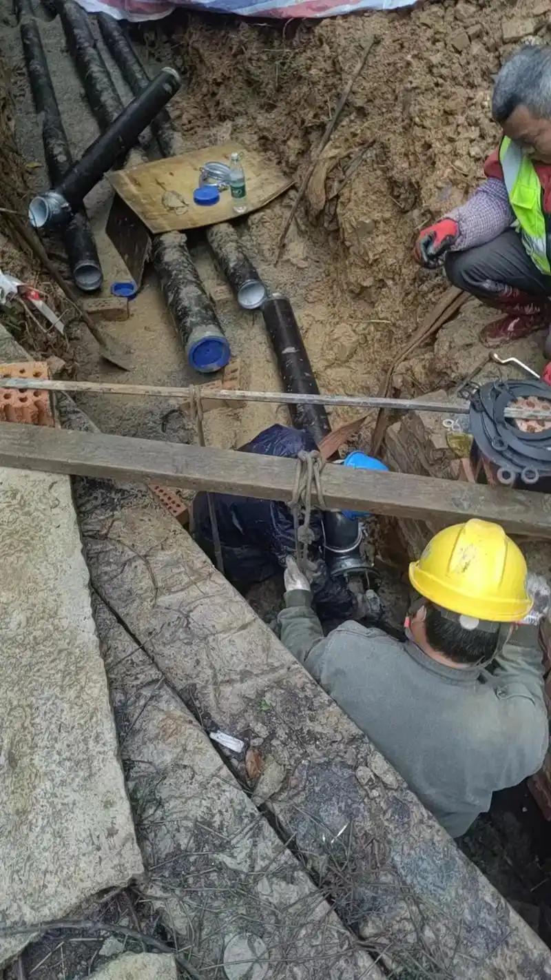 完美连通供水!#广西水润管理工程有限公司#现场施工 #管道安 - 抖音