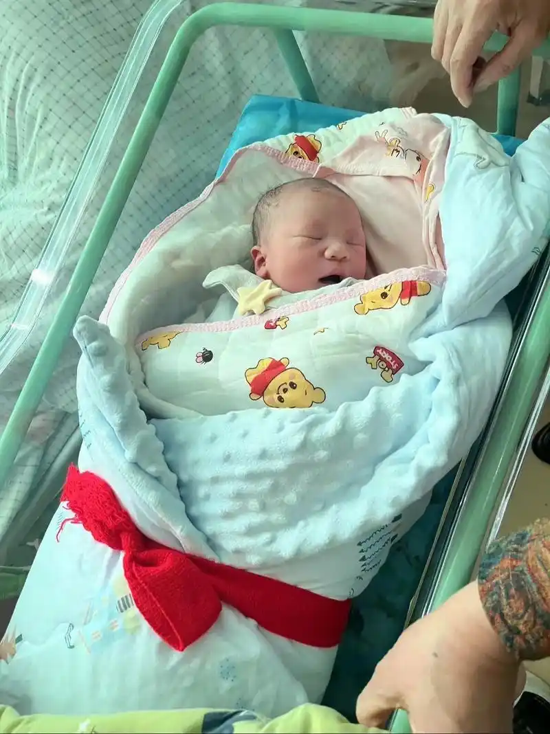 麻麻庆幸你是个男孩,不用泪眼婆娑送你出嫁,不用承受怀孕生子之 - 抖