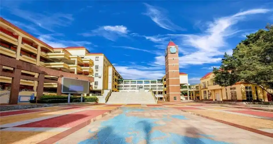 宝安区松岗中学:相约美丽松中,成就美好未来!