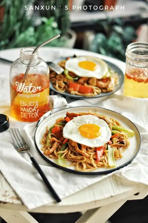 我们在拍照前要先思考一下:这盘食物怎么拍才更好看?