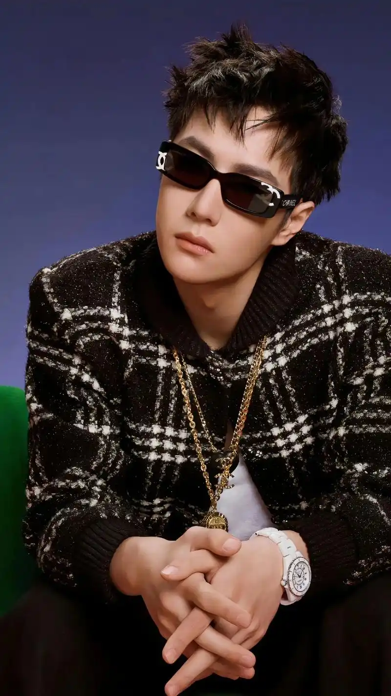 王一博 100张帅照,无水印,喜欢自取. - 抖音