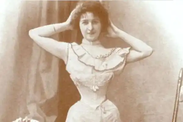 欧洲束腰文化起源于宫廷会对身体产生无法挽回的伤害