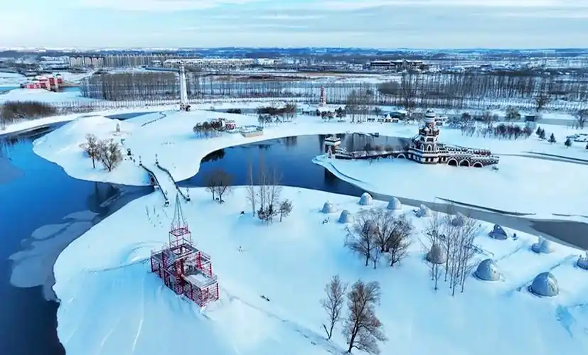 今年的哈尔滨,一场同期罕见的大雪在立冬之前骤然降临.