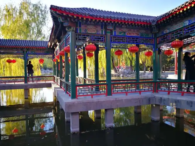 初冬大观园一游,红楼梦拍摄地,园里亭台楼阁,小桥流水悠悠,元春省亲