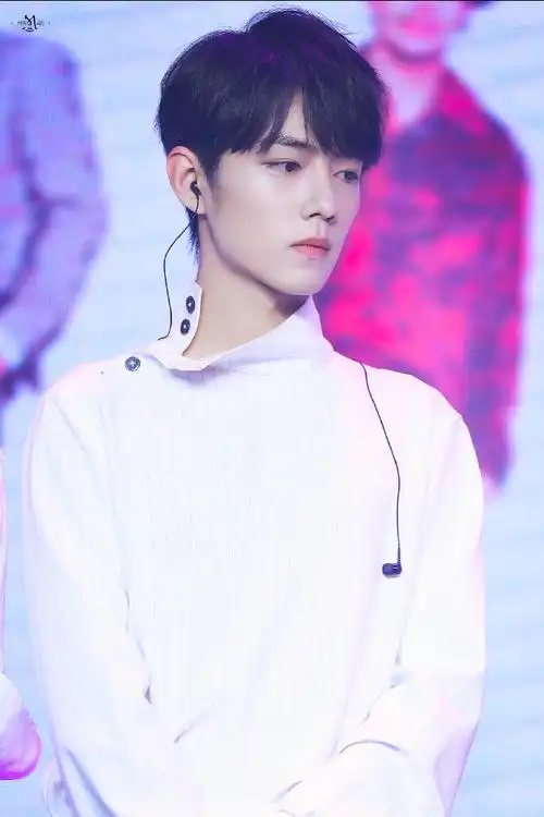 好喜欢这套哦 哥哥顶顶的温柔又可爱  深情又凌厉的模样太爱了  #肖战