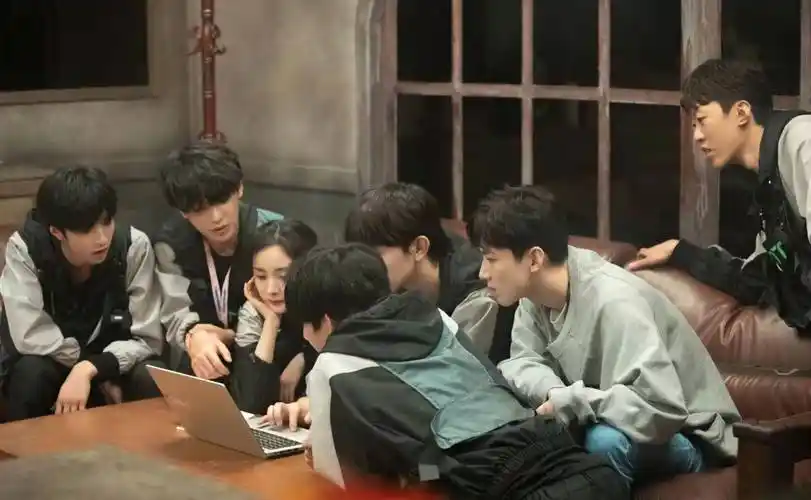 《迷失大逃脱》新一期开播,白敬亭刘耀文遭老粉抵制,黄明昊有危机了?