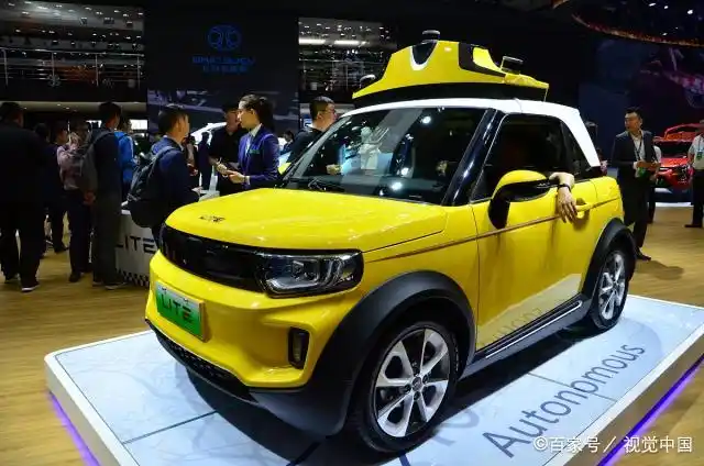 北汽版"mini"实车亮相,续航360公里,配双联屏,比宏光帅气