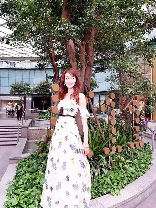 香港名模陈嘉容selfportrait