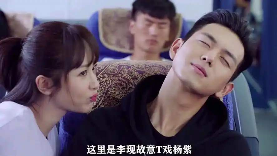 演员临场发挥:李现杨紫互亲"上瘾",六小龄童醉酒摔跟头