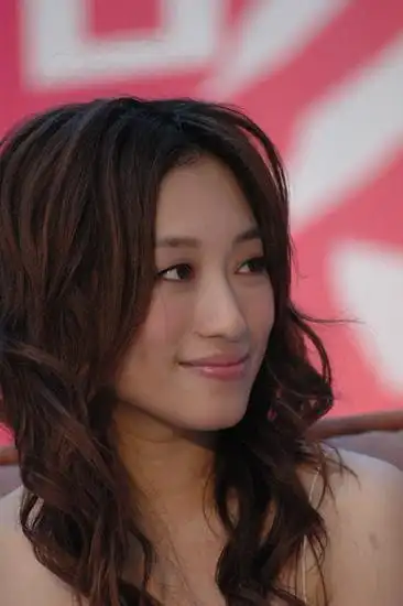 民谣女歌手艾敬出书演绎自己曾经的爱情(组图)