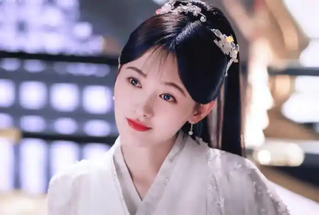 鞠婧祎半永久妆容之前也挺好看啊…|鞠婧祎|妆容|丝绒裙_新浪新闻