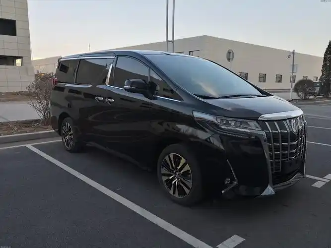 2018款丰田埃尔法顶级保姆车报价配置