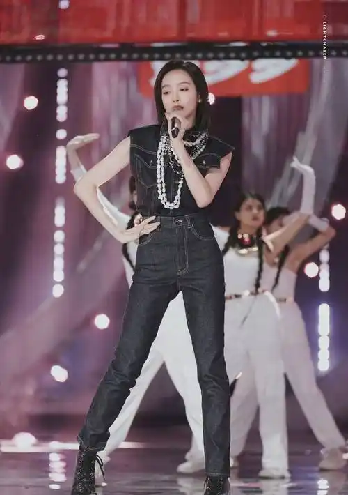 好久不见的唱跳舞台宋茜!姐好拽,dance break好有力量_功底_舞蹈_漂亮