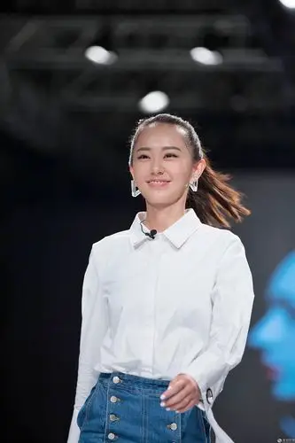 孙耀琦分享模特经历 助《一年级》学员备战时装周