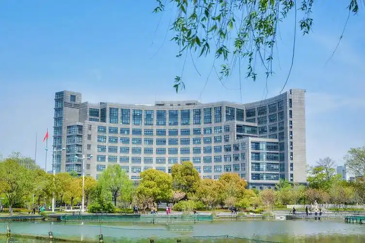 杭州师范大学·下沙校区毗邻钱塘江 地处钱塘区 下沙高教园区浙江省