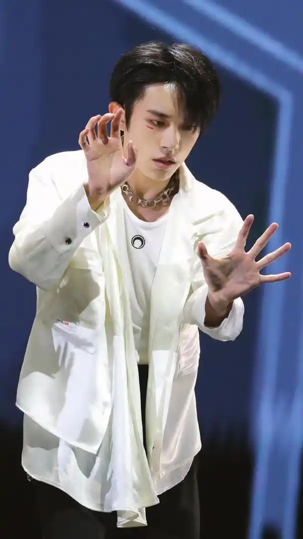 明星系列壁纸～易烊千玺