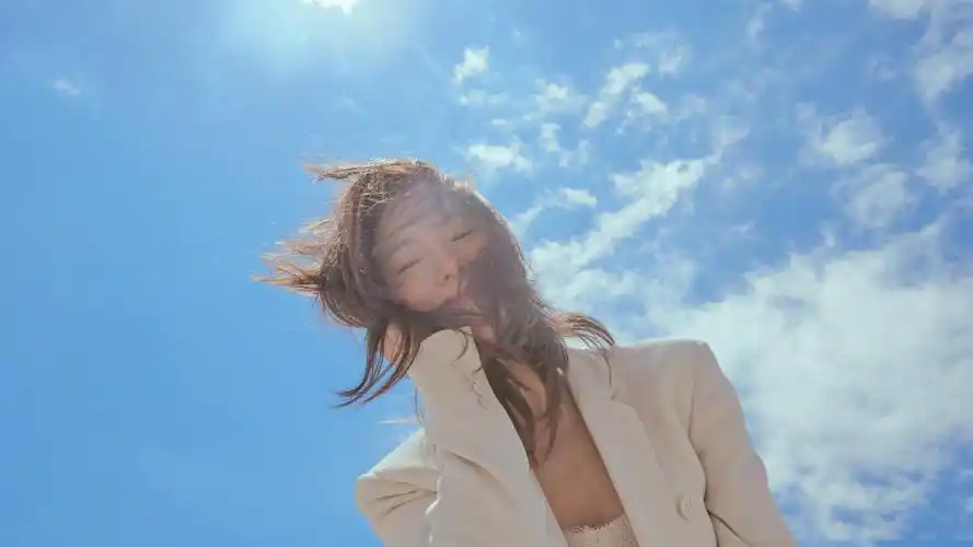 江一燕夏日清新海边写真图片 - tt98图片网