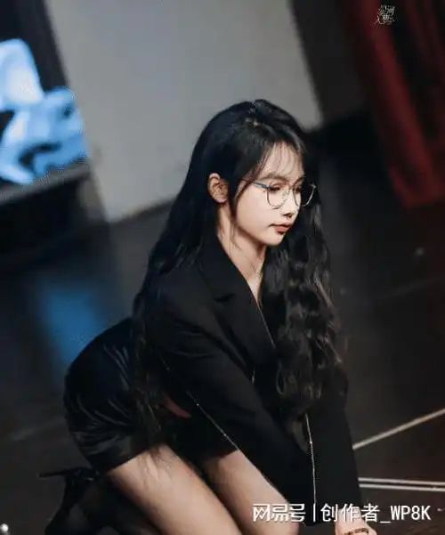 宋昕冉, 黑丝高跟职业套装, 性感女上司美照