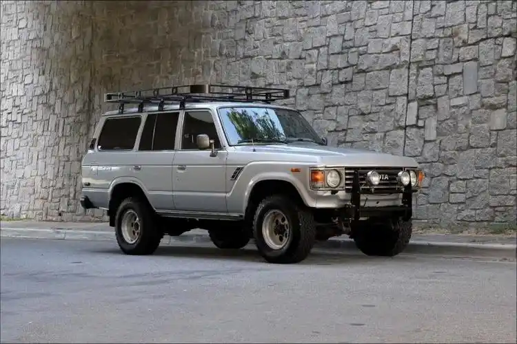 经典老车之1986年丰田兰德酷路泽fj60