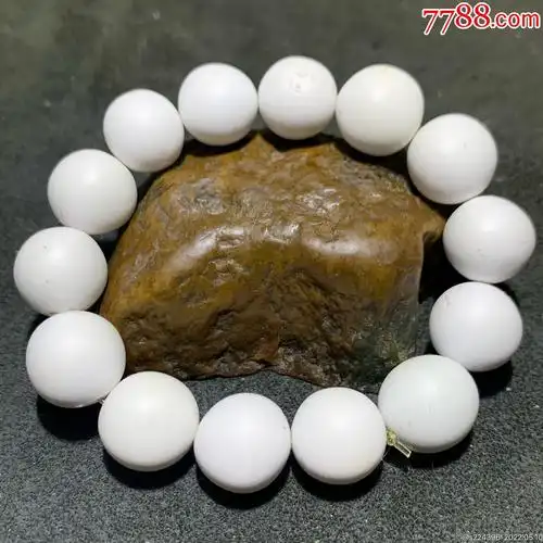 精美蛋白石手串一条