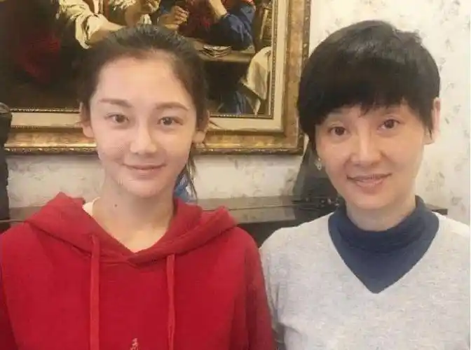 和徐帆一同在家煮饺子,那种局面,能够说是很温馨的.