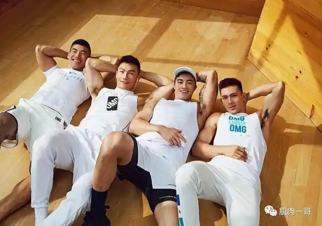 180cm肌肉男模被爆私密照网友这是什么神仙肉体啊