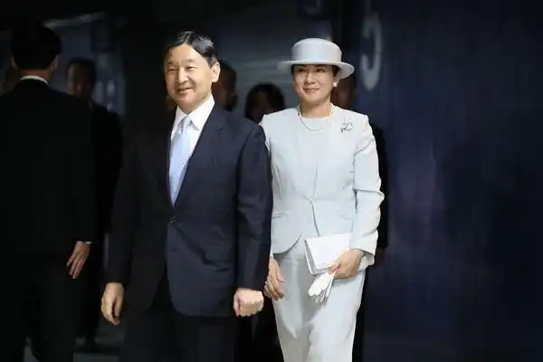 日本雅子皇后和德仁结婚27周年,苦乐参半,曾因皇室规矩多感压力