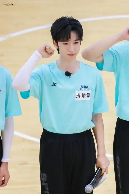 贺峻霖 画报颜值##贺峻霖夏季运动会路透