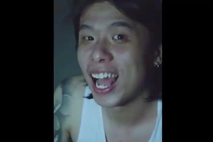 mc法老教你如何悄悄看小姐姐把门窗全关好然后