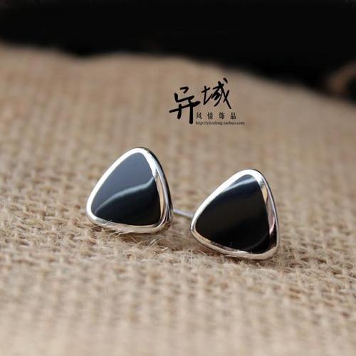 【时尚几何形】泰银 925纯银饰品 黑色滴胶 三角形 耳饰耳钉