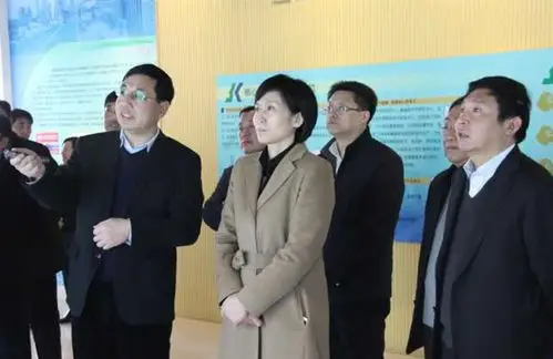 3月11日,市长侯红,副市长张松文一行在区委