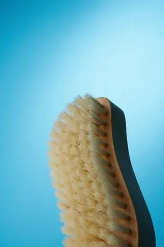 my linoleum floor is turning yellow: how to whiten it