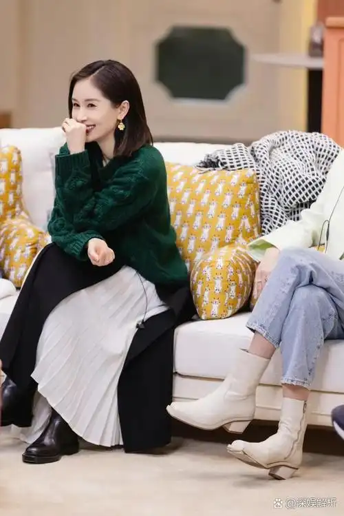 王子文的穿搭哲学:简约中见高级.@深娱解析的动态