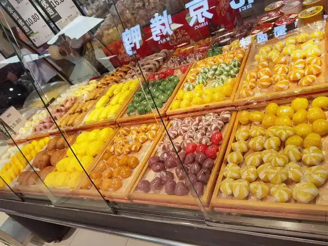 超市里漂亮的糕点