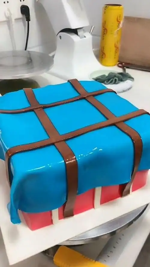 这是一款制作起来特别麻烦的空投蛋糕,效果还不错!