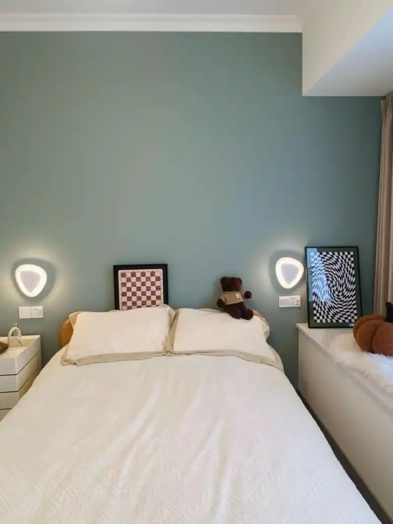 92墙漆:立邦伦敦雾 92窗帘:三宅竖纹奶茶色