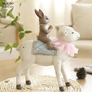 正品蘑菇堡创意兔子坐羊背摆饰树脂家居卧室客厅送礼工艺品摆件家