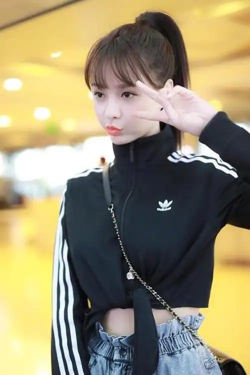 高马尾 空气刘海