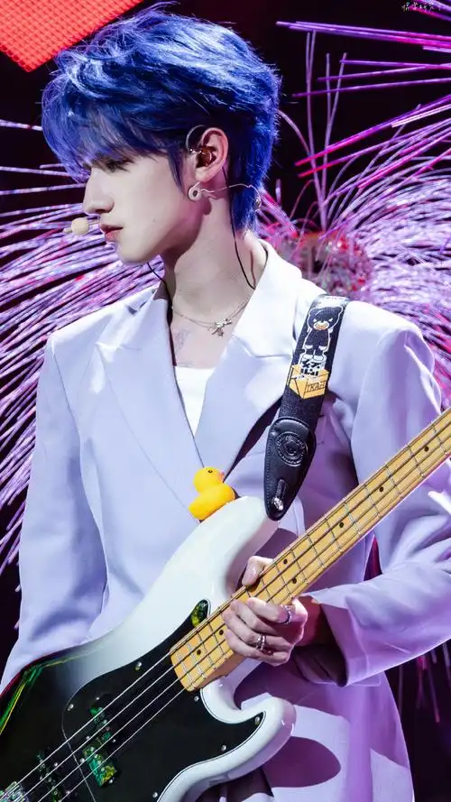 唉 虽然众所周知但是还是想说@tf家族-朱志鑫你侧脸真的太神作了.