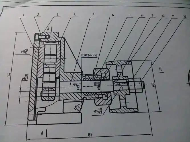 请机械制图高手帮忙根据这个装配图画出零件图.