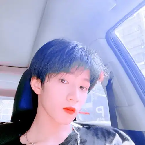 刘耀文头像08星期三