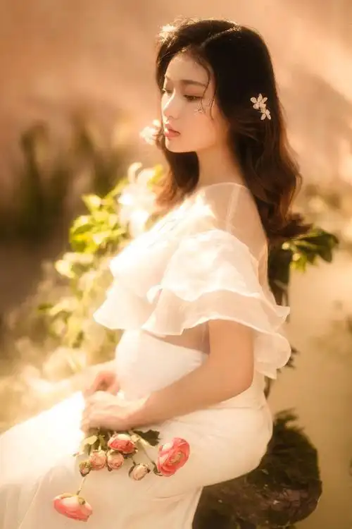 新鲜出炉的孕姿照