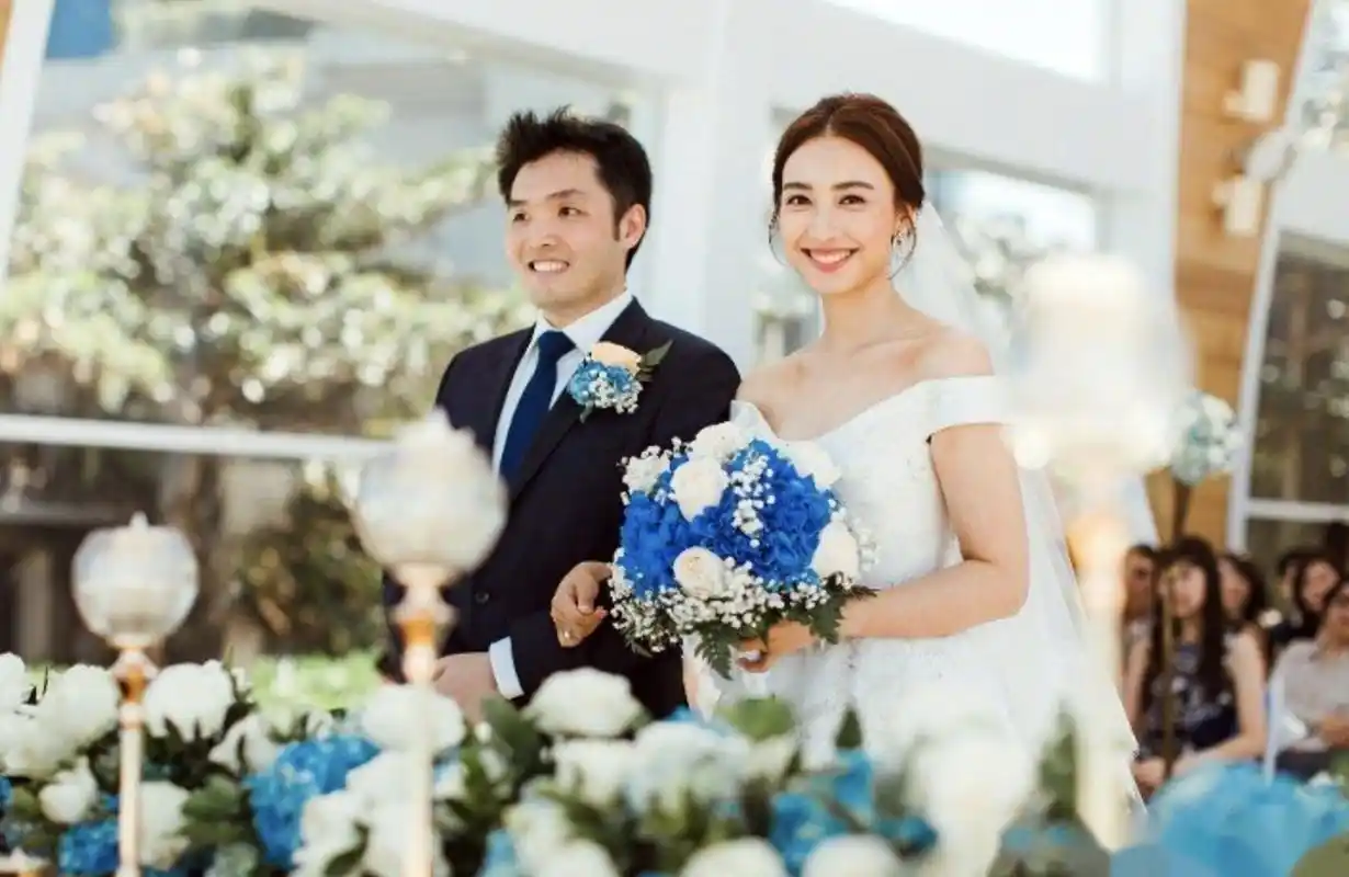 【朱千雪婚礼照曝光】据港媒,港姐朱千雪与男友日前已