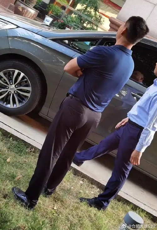 正装大叔##大叔