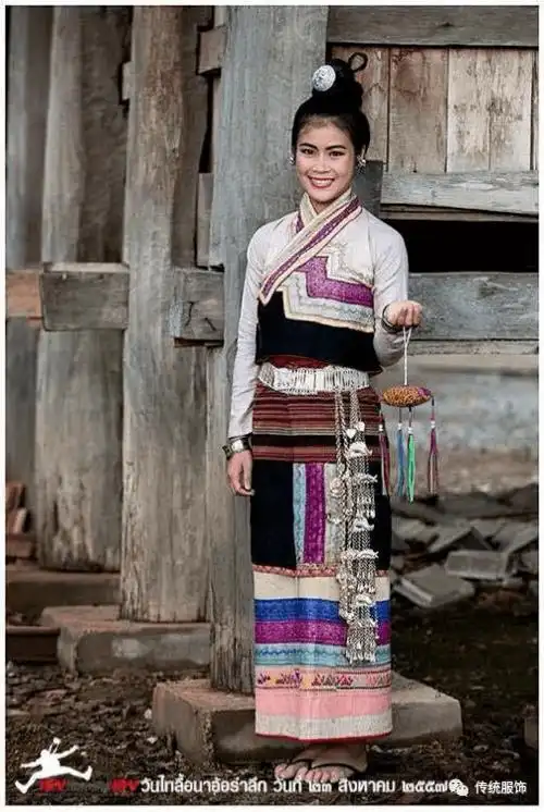 傣泰民族的筒裙:遗失海外的版纳 | 围读服饰史