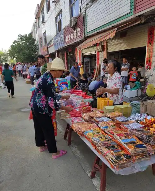 记录江西农村赶集,这里是最热闹的地方,菜米油盐都在这!