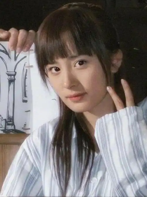 杨幂年轻时候有多美旧照公开以后才懂什么是雕刻的神仙脸