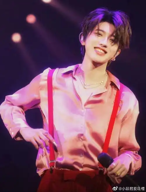 狗仔直播连麦蔡徐坤粉丝#"爱坤在流言蜚语之前就认识了蔡徐坤",所以